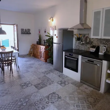 Large Authentic 2-bed Panoramic Views