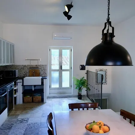 Large Authentic 2-bed Panoramic Views